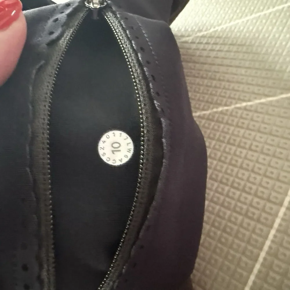 Lululemon Smooth Stride‎ Crop Size 10 Olive/Black